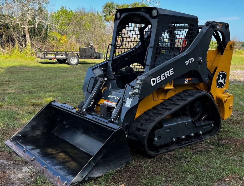 2022 John Deere 317G