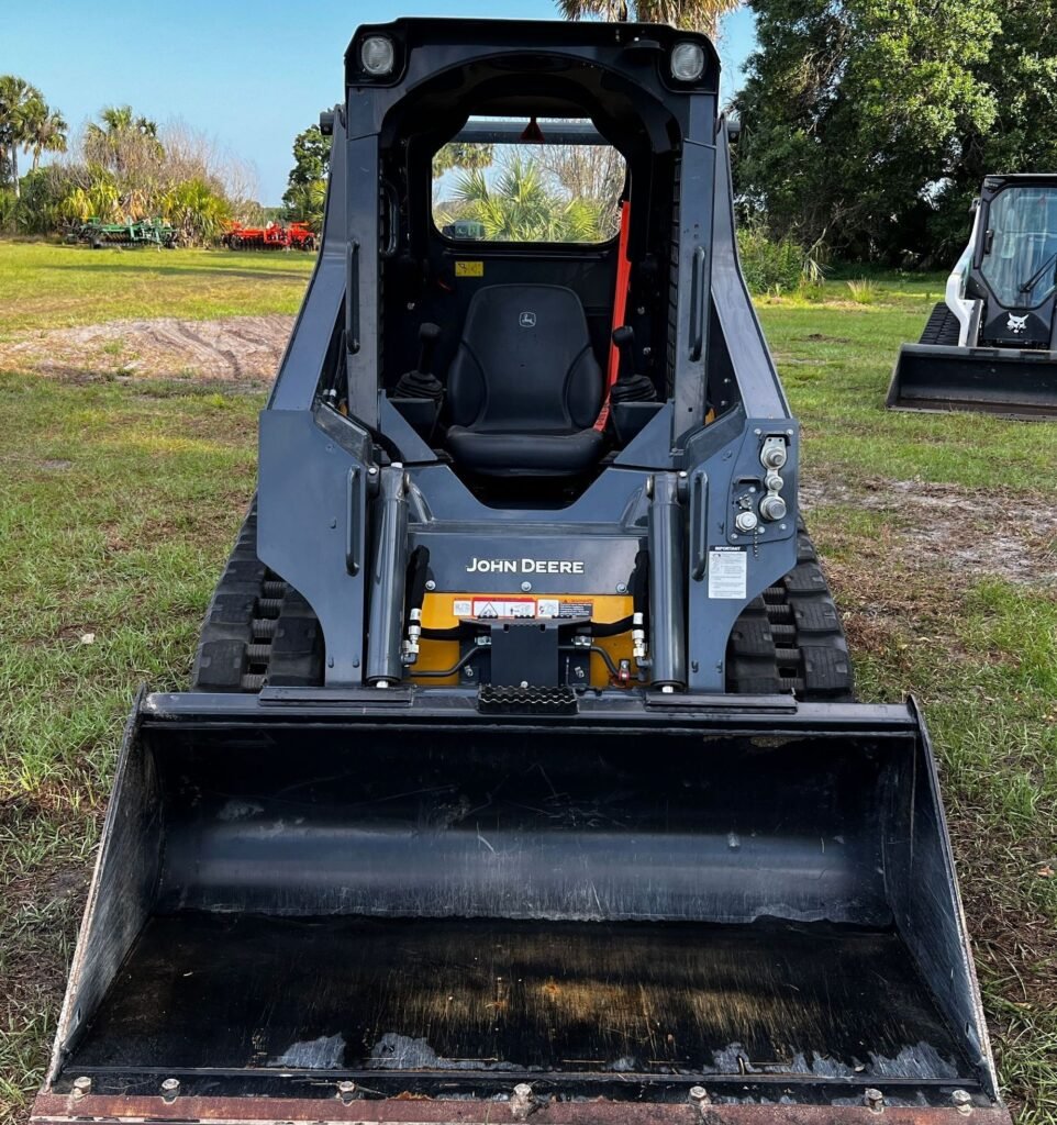 2022 John Deere 317G