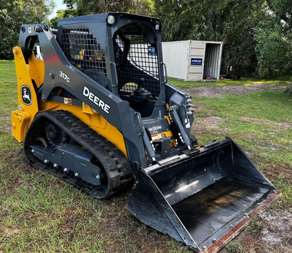 2022 John Deere 317G