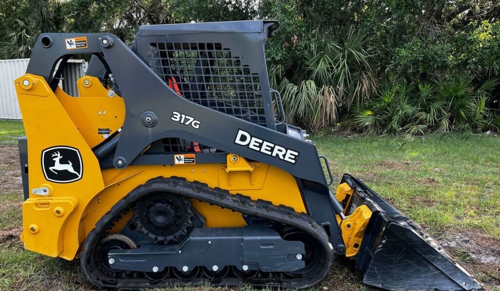 2022 John Deere 317G