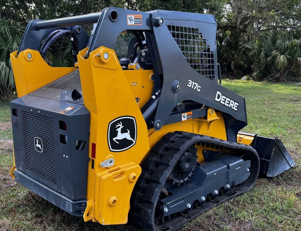 2022 John Deere 317G